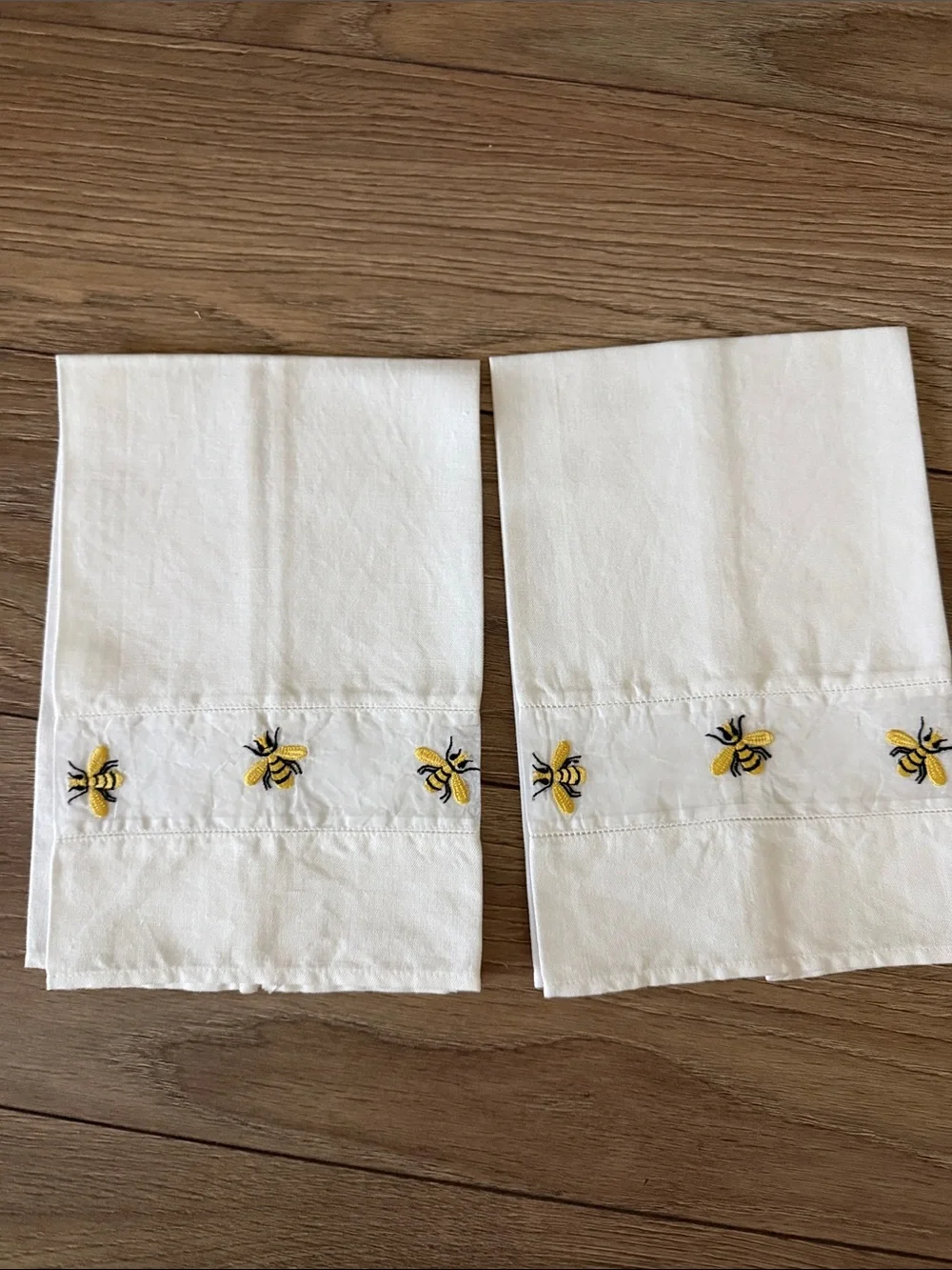 White Bee Embroidered Kitchen Towel - Set of 1